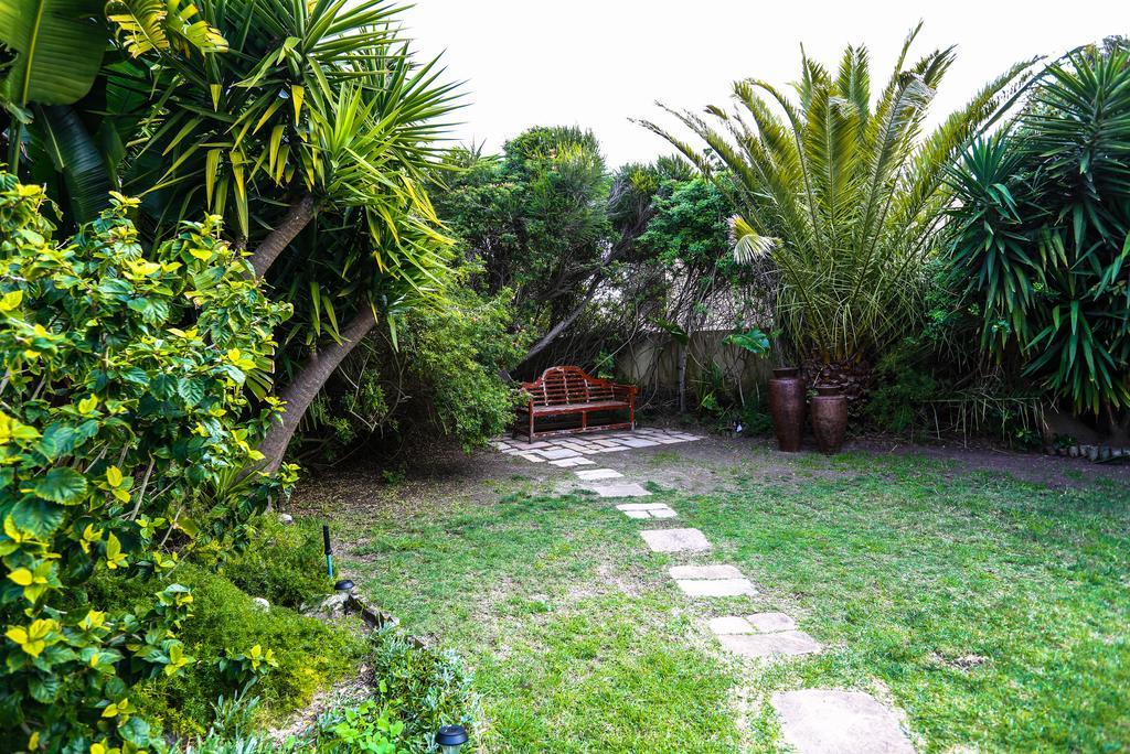Secret Garden Guesthouse Bloubergstrand Bagian luar foto