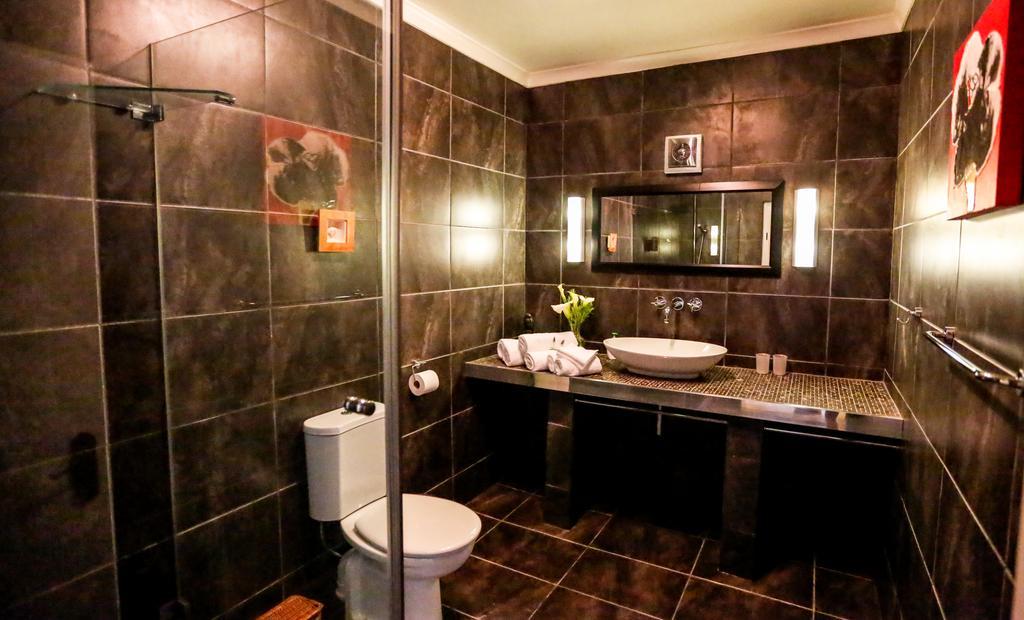Secret Garden Guesthouse Bloubergstrand Bagian luar foto
