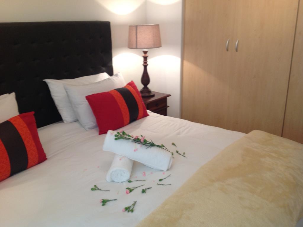 Secret Garden Guesthouse Bloubergstrand Bagian luar foto