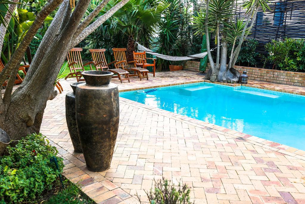Secret Garden Guesthouse Bloubergstrand Bagian luar foto