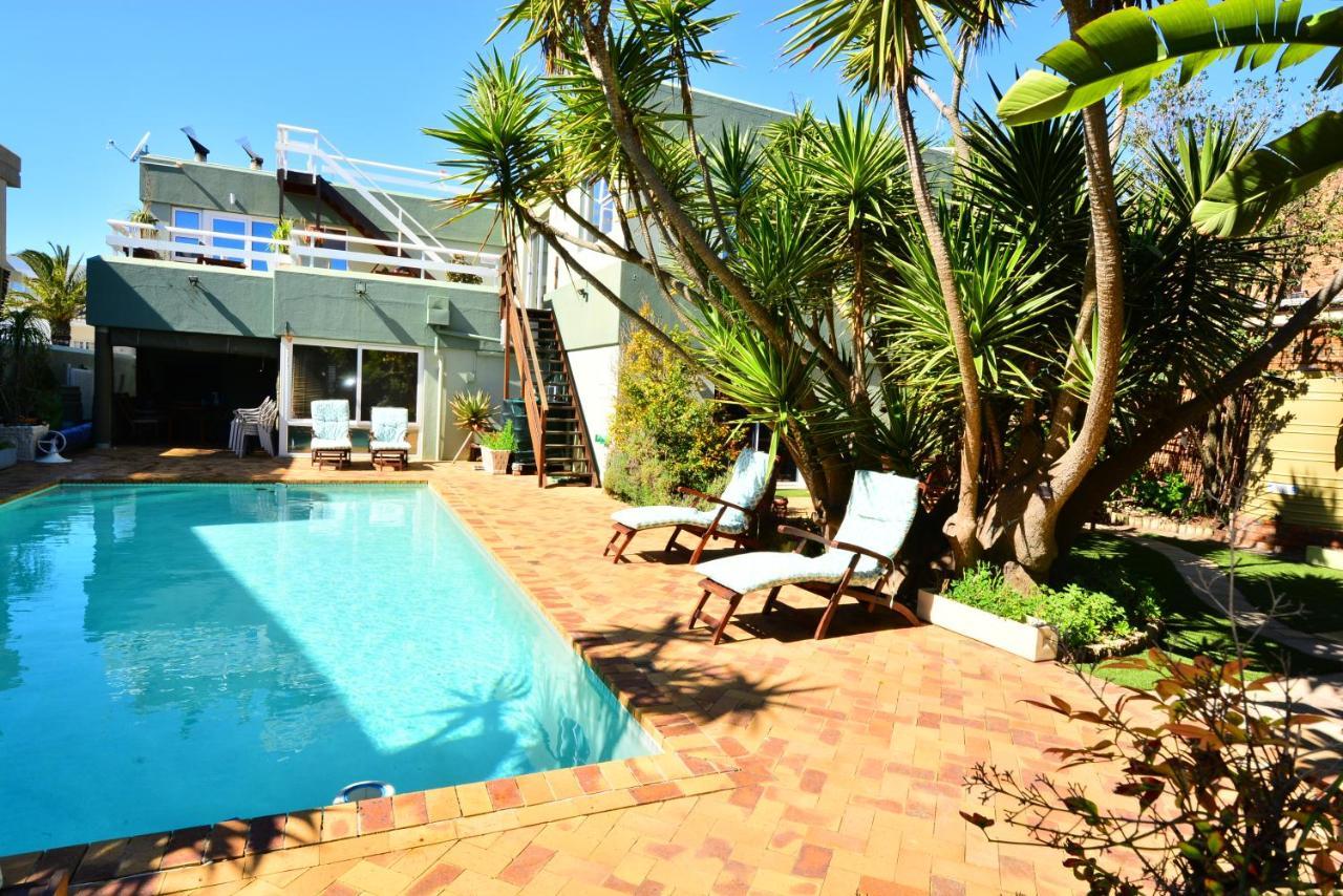 Secret Garden Guesthouse Bloubergstrand Bagian luar foto