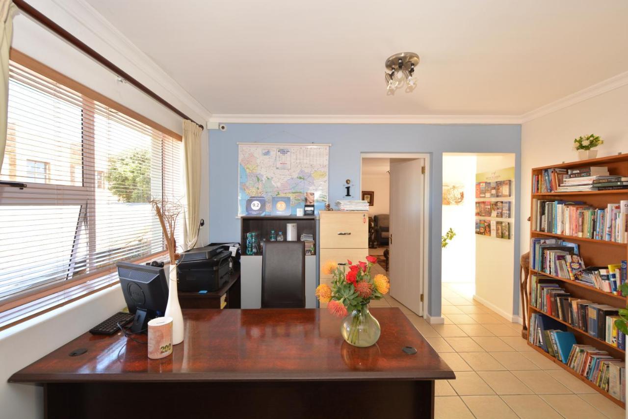 Secret Garden Guesthouse Bloubergstrand Bagian luar foto
