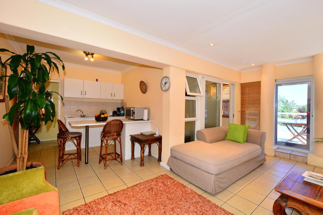 Secret Garden Guesthouse Bloubergstrand Bagian luar foto