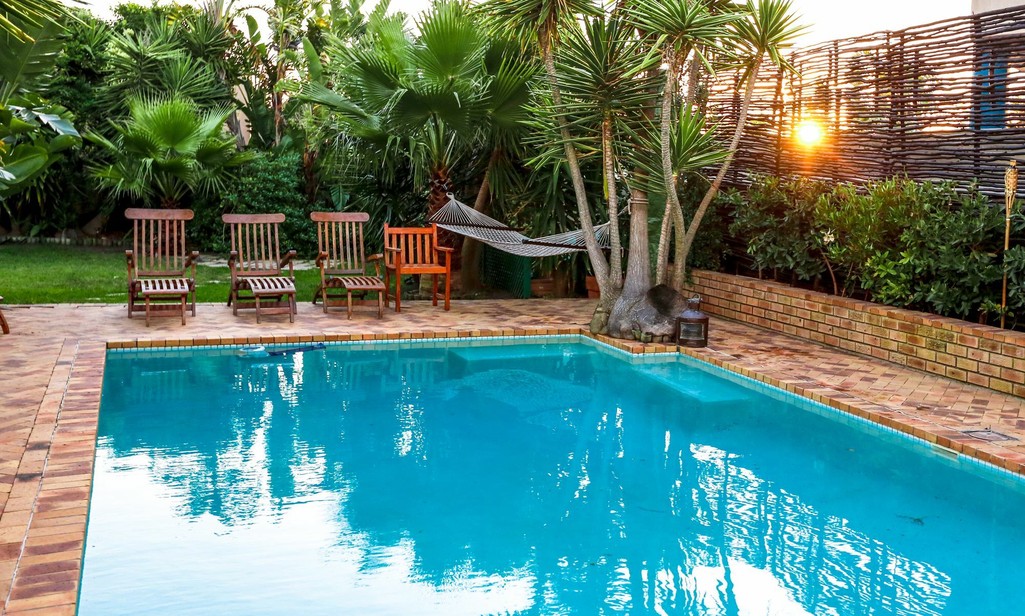 Secret Garden Guesthouse Bloubergstrand Bagian luar foto